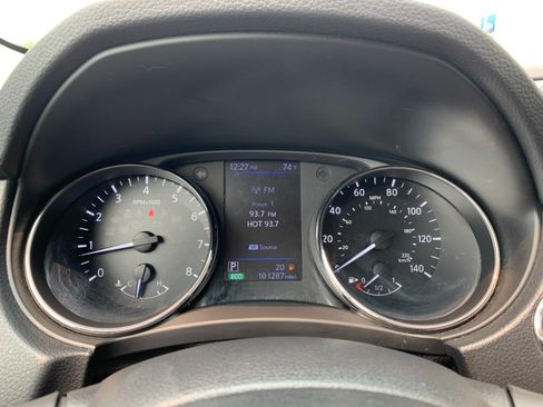 Used 2018 Nissan Rogue SV AWD/4WD image 15