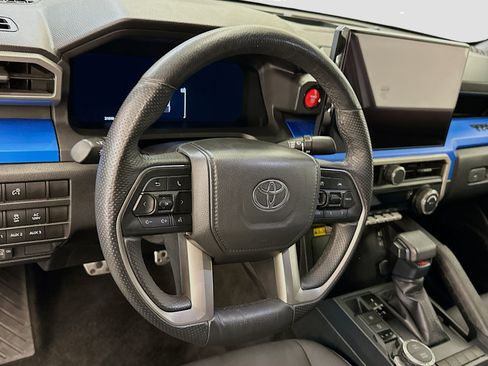 Used 2025 Toyota Tacoma TRD Sport w/ TRD Sport Upgrade Package image 18