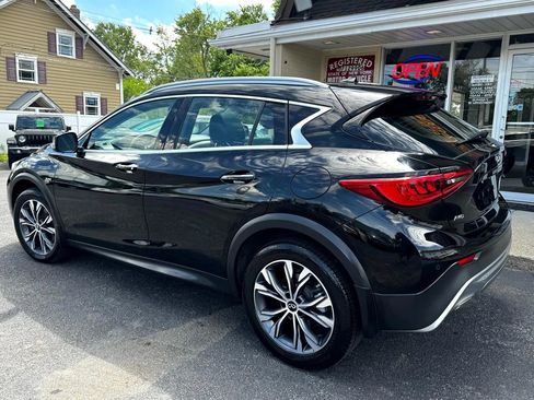 Used 2017 INFINITI QX30 Premium w/ Navigation Package image 3