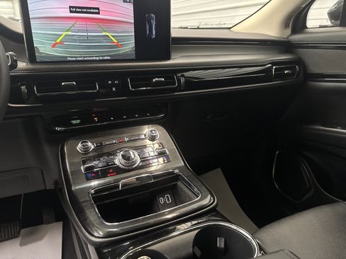 Used 2022 Lincoln Nautilus AWD image 25