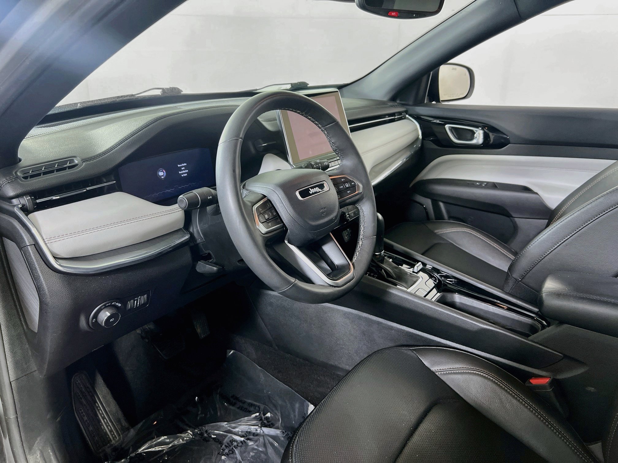 Used 2023 Jeep Compass Limited w/ Elite Group AWD/4WD image 9