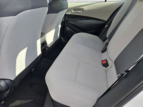 Used 2021 Toyota Corolla LE image 17