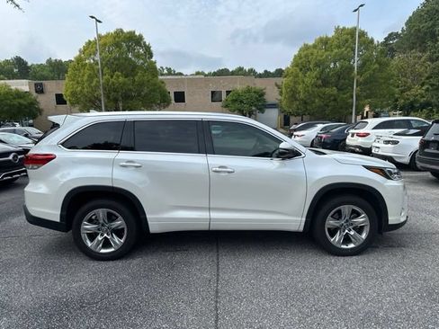 Used 2019 Toyota Highlander Limited FWD image 4