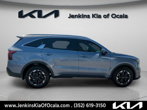 Certified 2024 Kia Sorento S w/ Panoramic Sunroof Package image 2