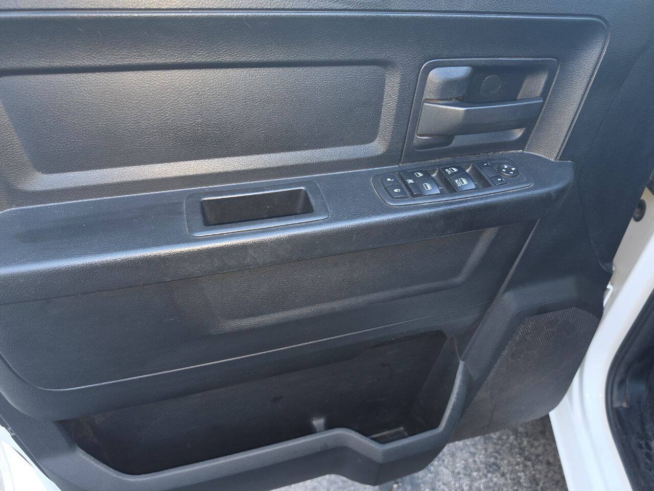 Used 2018 RAM 1500 ST AWD/4WD image 11