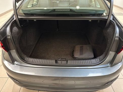Used 2023 Volkswagen Jetta SE FWD image 18