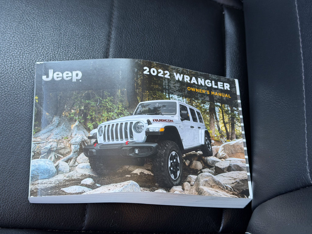 Used 2022 Jeep Wrangler Unlimited Sahara AWD/4WD image 9
