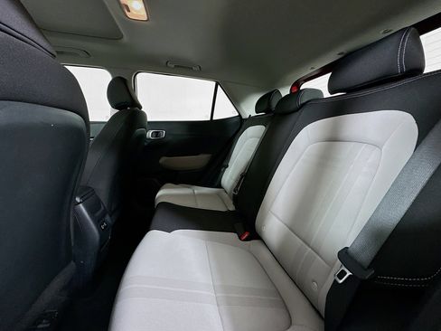 Used 2024 Hyundai Venue SEL image 27