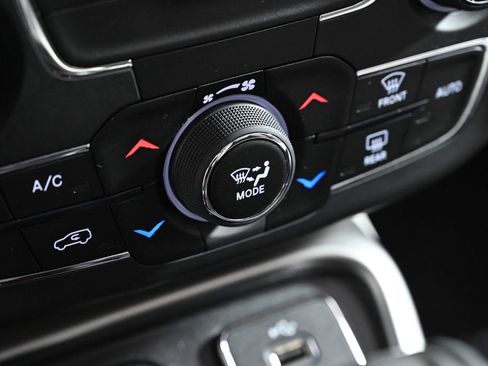 Used 2018 Jeep Compass Latitude w/ Popular Equipment Group AWD/4WD image 19