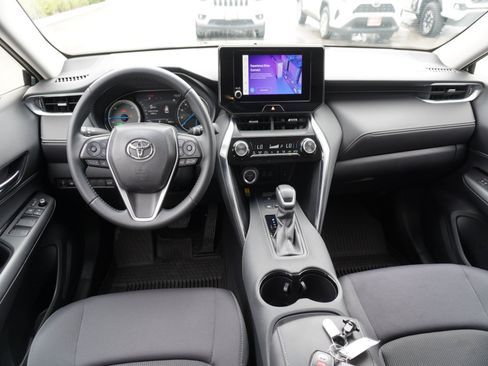 Used 2024 Toyota Venza LE AWD/4WD image 2