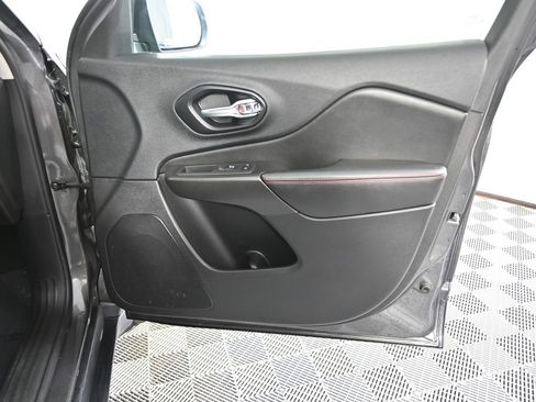 Used 2021 Jeep Cherokee Trailhawk image 12