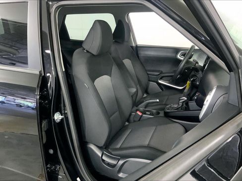 Used 2025 Kia Soul LX w/ LX Technology Package FWD image 7
