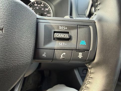 Used 2025 Nissan Rogue SV FWD image 19