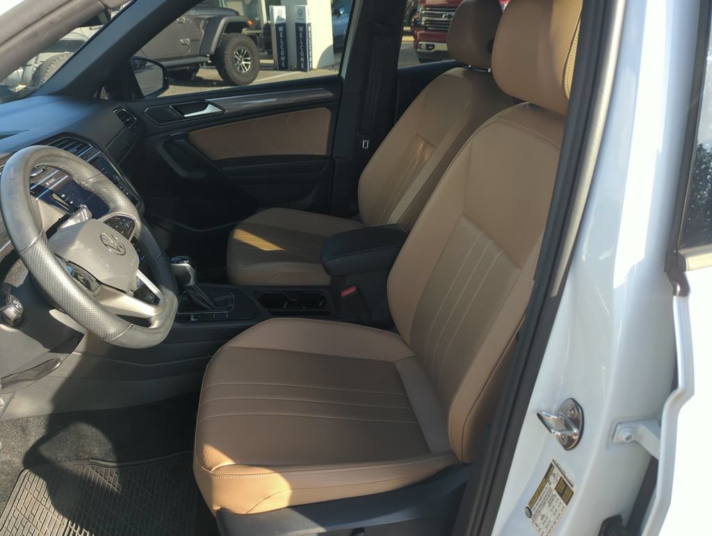 Certified 2024 Volkswagen Tiguan SE R-Line FWD image 12