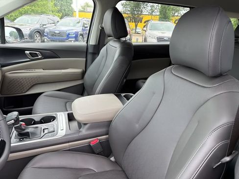 New 2026 Kia Carnival FWD image 19
