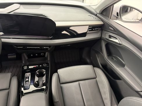 Used 2025 Audi Q6 e-tron Premium Plus w/ Premium Plus AWD/4WD image 29