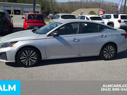 Used 2025 Nissan Altima 2.5 SV image 10