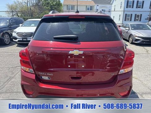 Used 2019 Chevrolet Trax LT w/ Sun & Sound Package AWD/4WD image 4