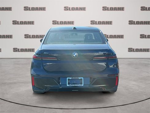 New 2026 BMW 750e xDrive image 4