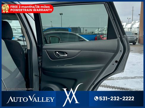 Used 2015 Nissan Rogue SV image 23