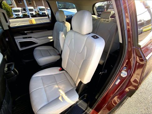 Used 2021 Kia Telluride EX w/ EX Premium Package image 18