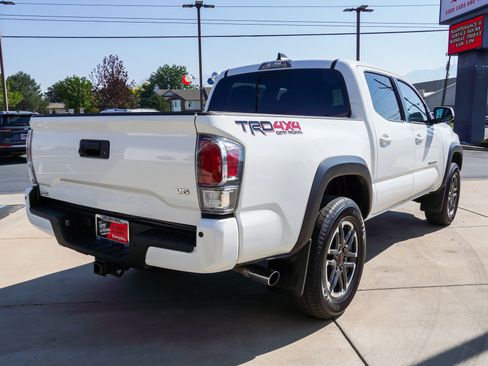 Used 2022 Toyota Tacoma TRD Off-Road w/ Technology Package AWD/4WD image 8