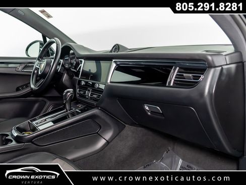 Used 2023 Porsche Macan Turbo image 12