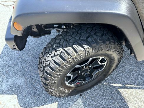 Used 2015 Jeep Wrangler Unlimited Rubicon AWD/4WD image 23