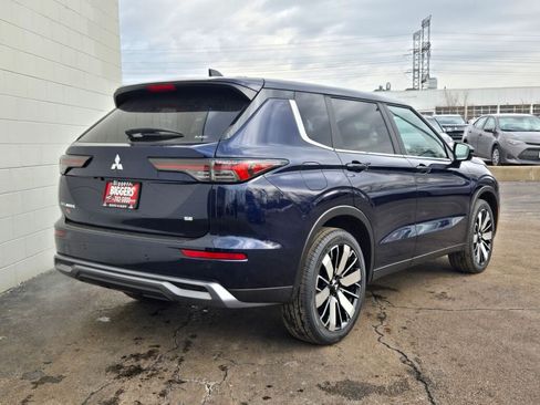 New 2026 Mitsubishi Outlander SE image 10