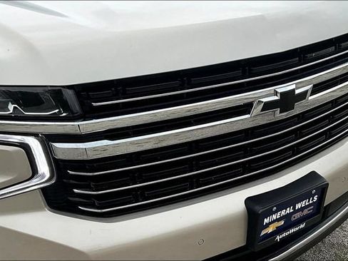 Used 2024 Chevrolet Suburban LT RWD image 34