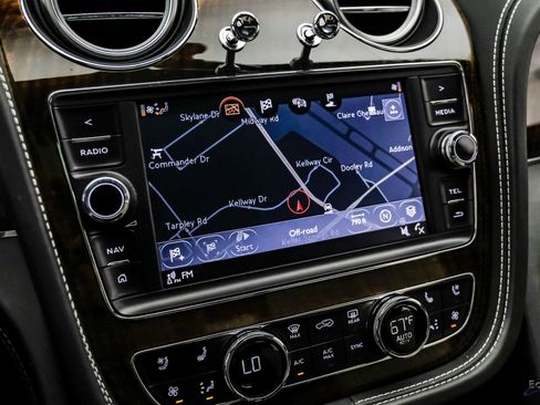 Used 2019 Bentley Bentayga image 68