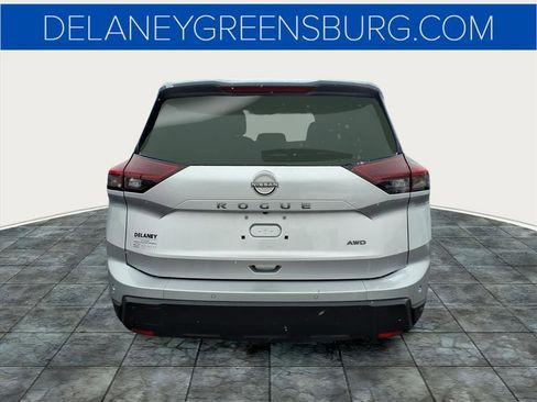 Used 2025 Nissan Rogue SV image 4