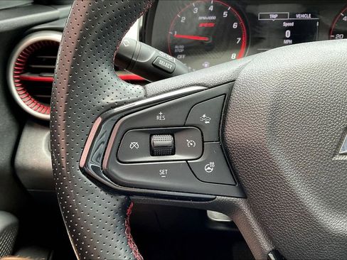 Used 2024 Chevrolet Trax RS FWD image 19