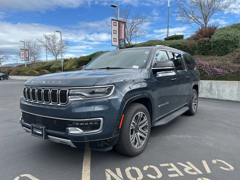 Used 2024 Jeep Wagoneer L Series II w/ Flexible Seating Group image 2