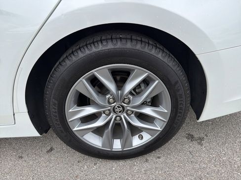 Used 2019 Toyota Avalon XLE image 8