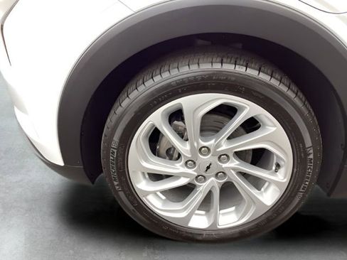 Used 2022 Chevrolet Bolt EUV LT w/ Driver Confidence Package image 9