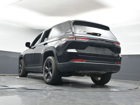 Used 2023 Jeep Grand Cherokee Altitude image 13