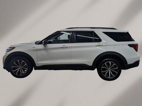 Used 2025 Ford Explorer ST-Line AWD/4WD image 2