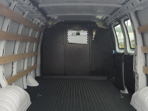 Used 2024 Chevrolet Express 2500 w/ Driver Convenience Package image 7