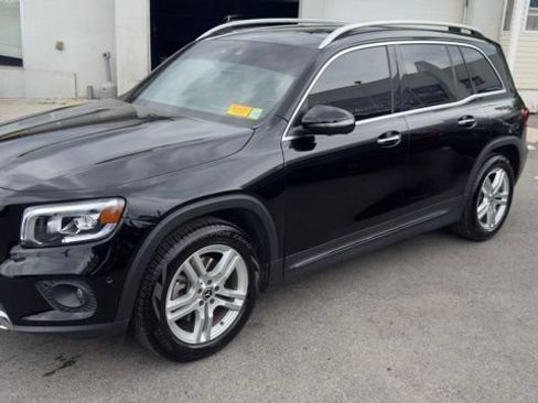 Used 2021 Mercedes-Benz GLB 250 4MATIC w/ Premium Package image 1