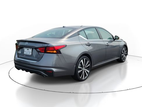 Used 2020 Nissan Altima 2.5 SR w/ Premium Package FWD image 4