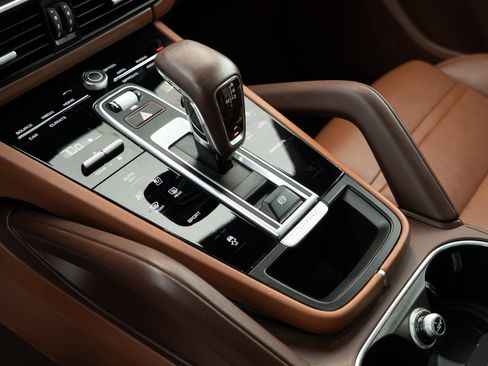 Used 2021 Porsche Cayenne image 18