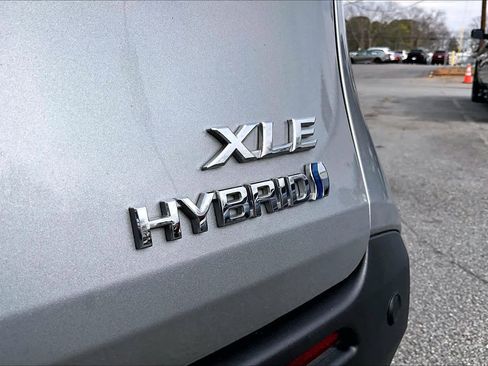 Certified 2024 Toyota Sienna XLE image 10