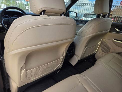 Used 2023 Jeep Grand Cherokee Limited image 18