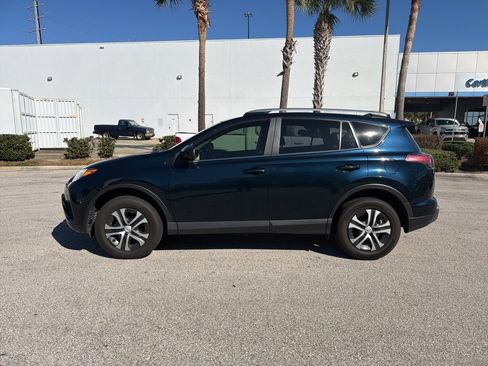 Used 2018 Toyota RAV4 LE image 2