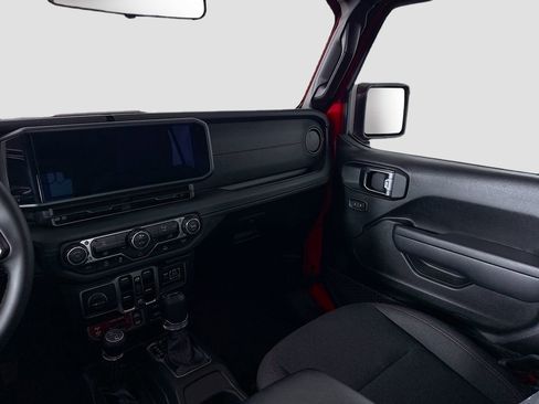 Used 2025 Jeep Wrangler Unlimited Rubicon image 16