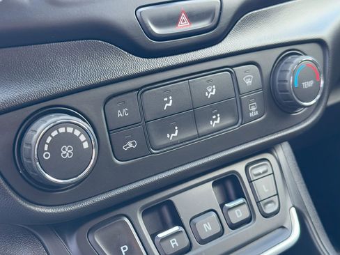 Used 2018 GMC Terrain SLE image 39