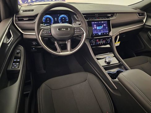 New 2026 Jeep Grand Cherokee Laredo AWD/4WD image 15
