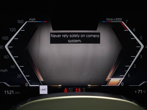 Used 2025 BMW 760i xDrive w/ Premium Package image 23