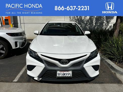 Used 2019 Toyota Camry SE w/ Carpet Mat Package FWD image 1